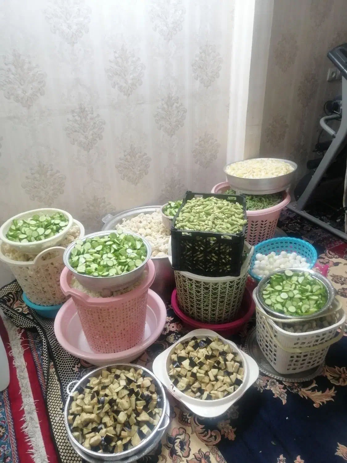 ترشی مخلوط|خوردنی و آشامیدنی|اصفهان, ارغوانیه|دیوار