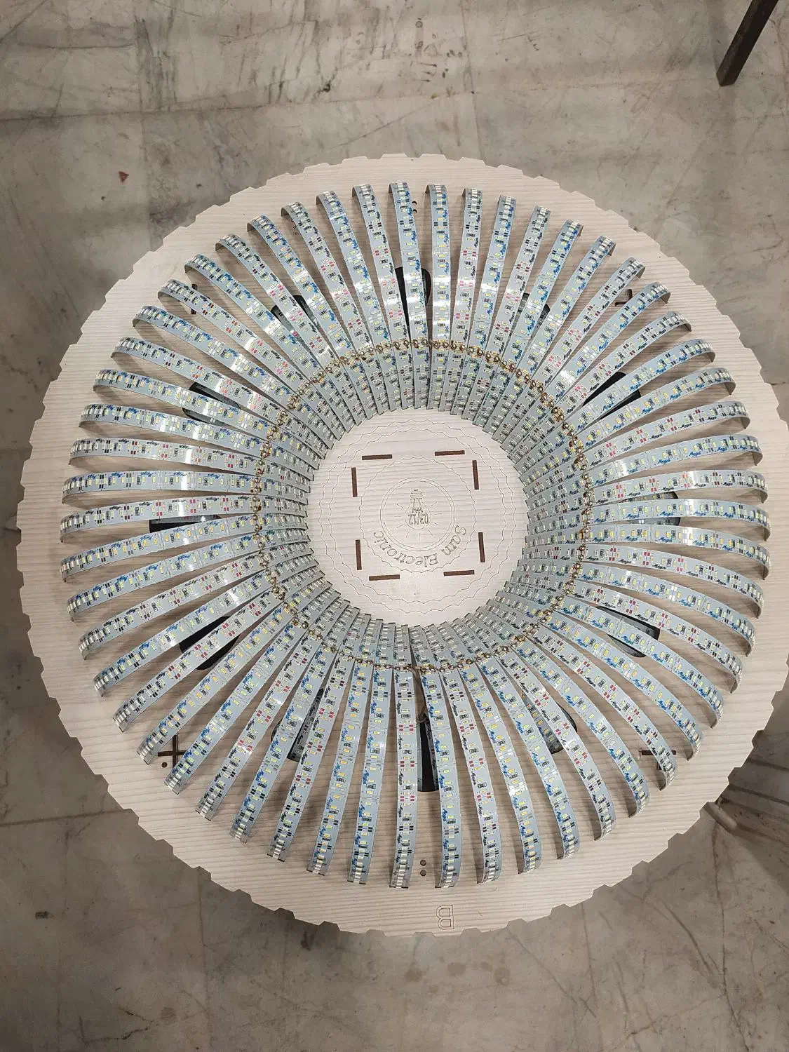 چراغ سقفی ال ای دی کم مصرف|لامپ و چراغ|تهران, صادقیه|دیوار