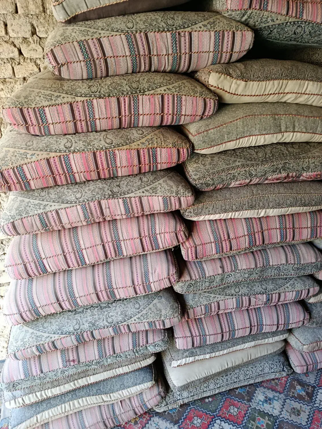 تعداد 30پشتی کار کرده با قیمت مناسب|پشتی|یزد, |دیوار