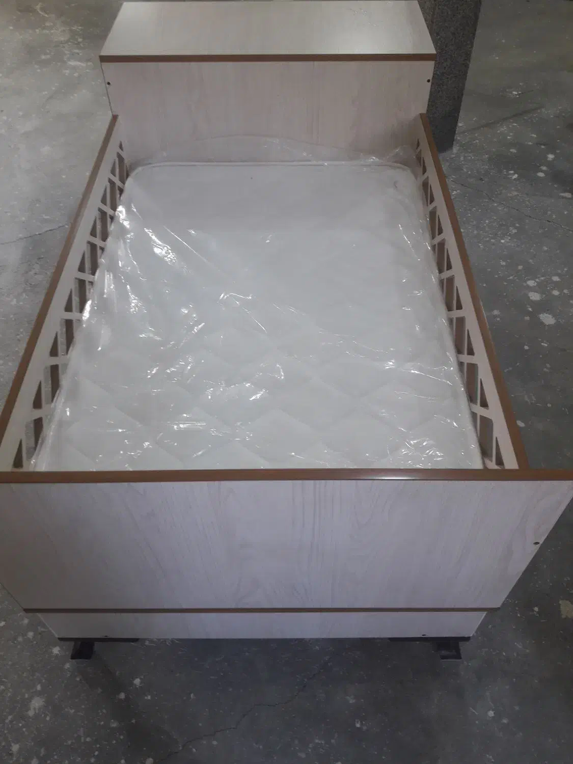 تخت خواب کودک|تخت و صندلی بچه|اسدآباد, |دیوار