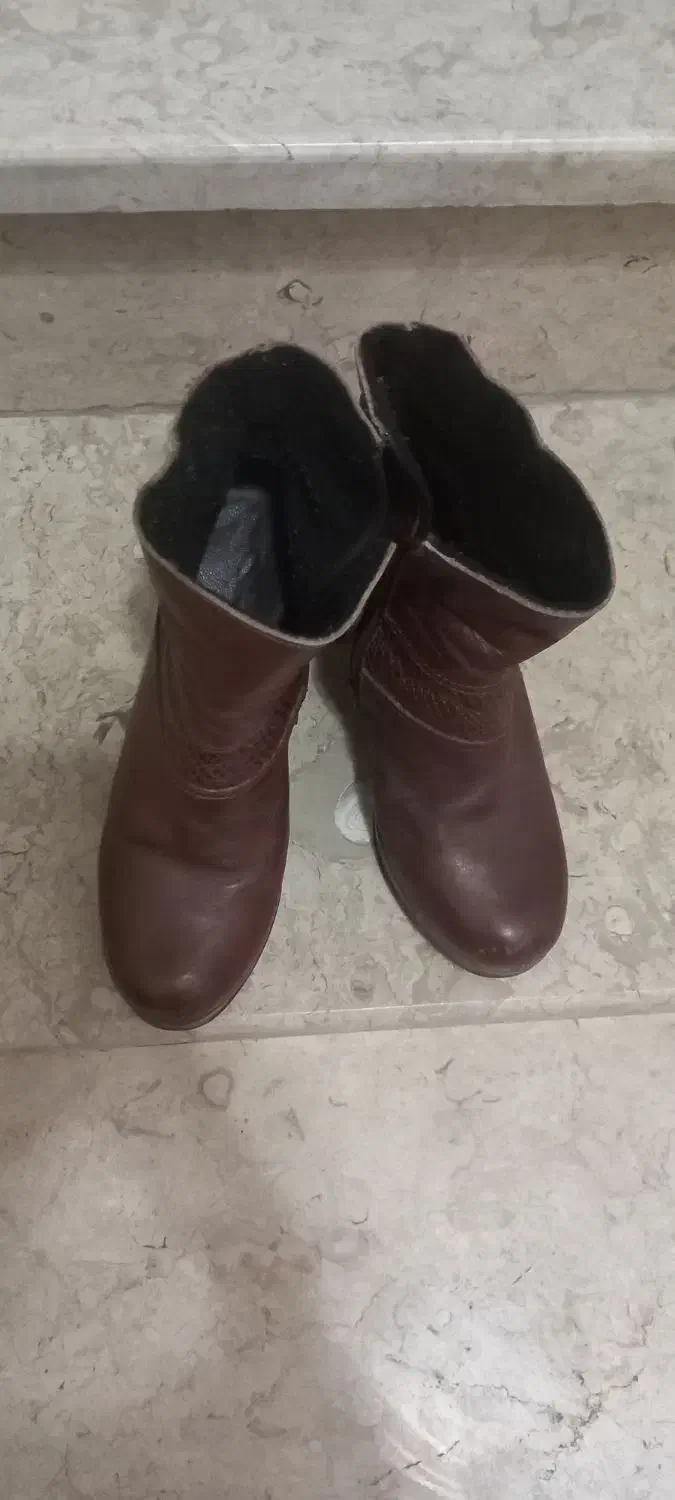 بوت چرم گاوی ،بسیارتمیز و سالم|کیف، کفش، کمربند|پاکدشت, پاکدشت (مامازند)|دیوار