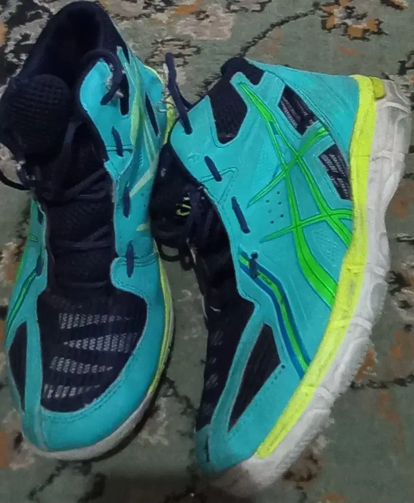 کتونی ۲۵۰.اسپرت سایز۳۸و۳۹میتونه بپوشه|کیف، کفش، کمربند|رشت, جانبازان|دیوار