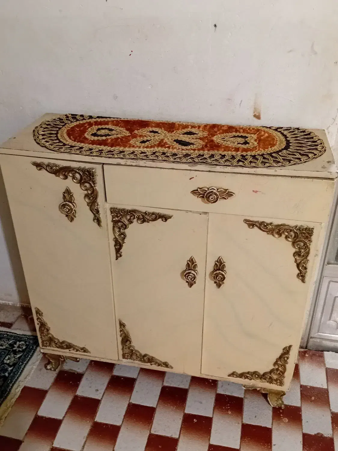 جاکفشی|جاکفشی، کمد، دراور|علیآباد کتول, |دیوار