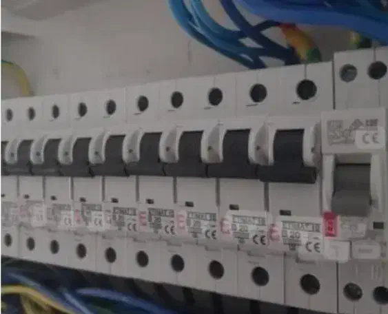 اجرای برقکاری صفر تا صدساختمان وخردکاری|خدمات پیشه و مهارت|بروجن, |دیوار