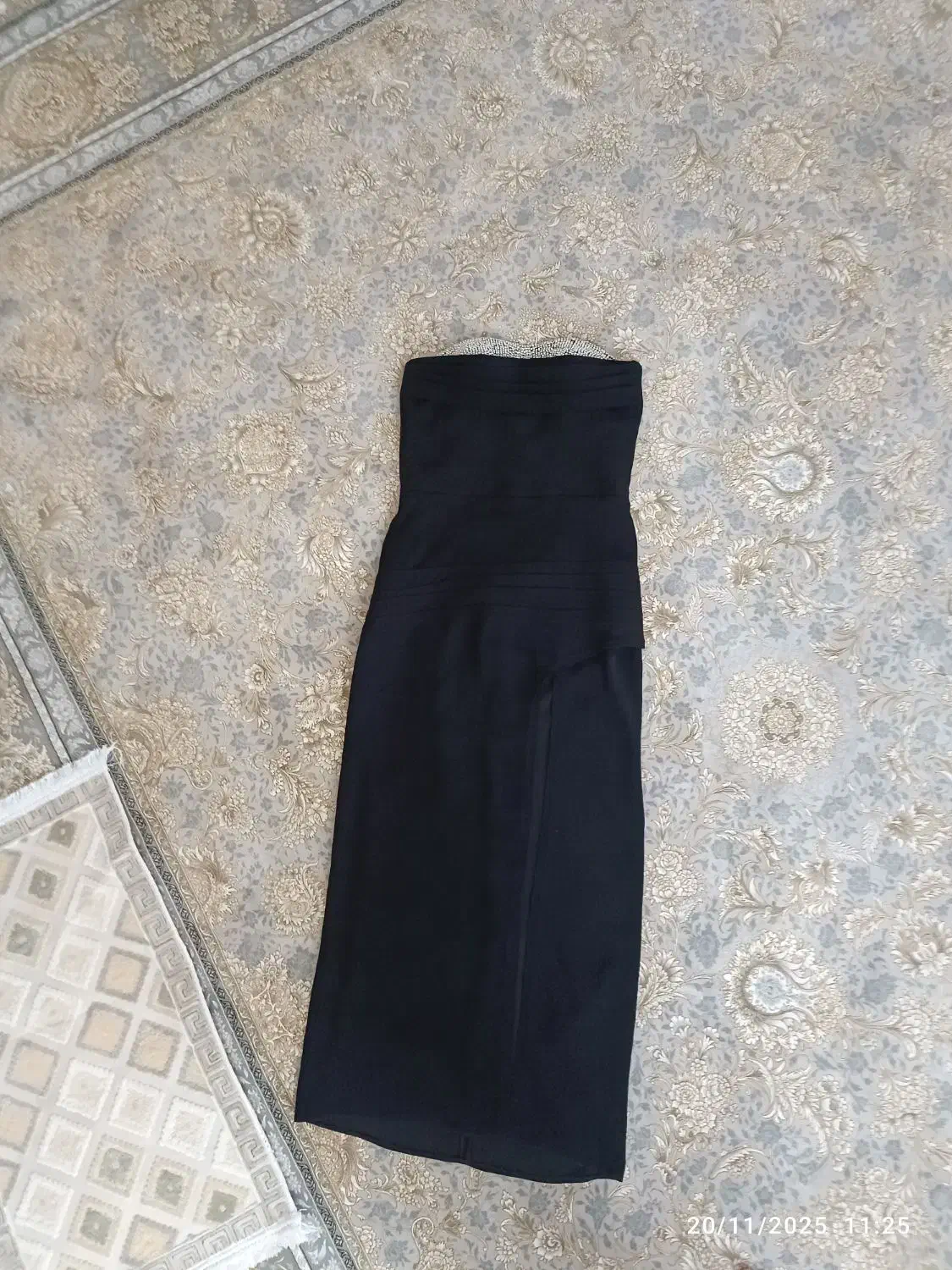 لباس مجلسی|لباس|تربت‌حیدریه, سیلوی گندم|دیوار