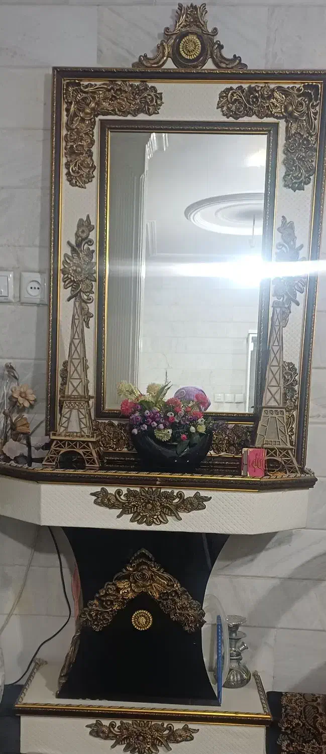 اینه و میز|آینه|قم, شاه ابراهیم|دیوار