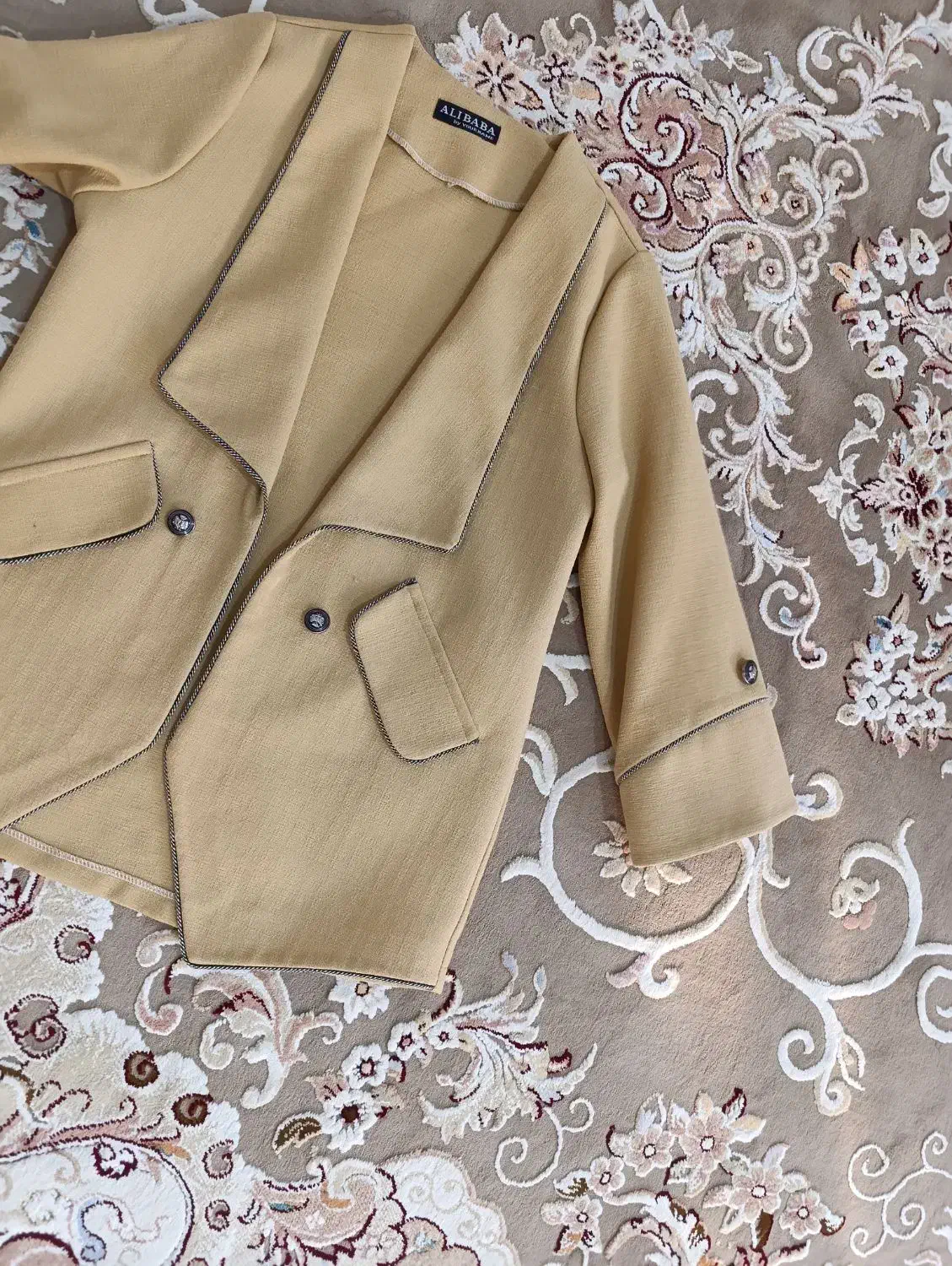 مانتو کتی|لباس|خرم‌آباد, |دیوار