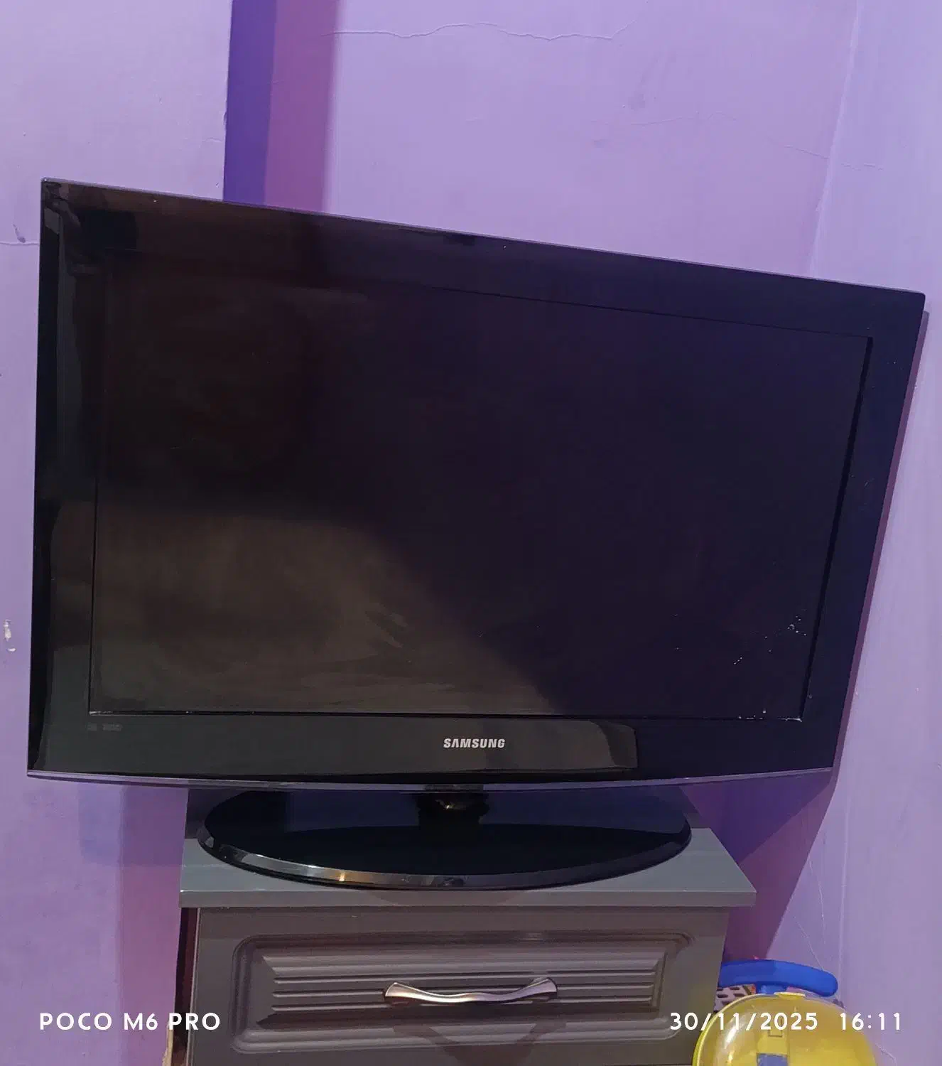 تلوزیون ۳۲ اینچ|تلویزیون و پروژکتور|سیرجان, |دیوار