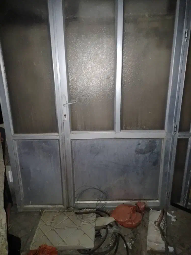 درب بزرگ تمام آلومینیومی قدیمی سنگین سالم و با قفل|مصالح و تجهیزات ساختمان|تهران, شمیراننو|دیوار