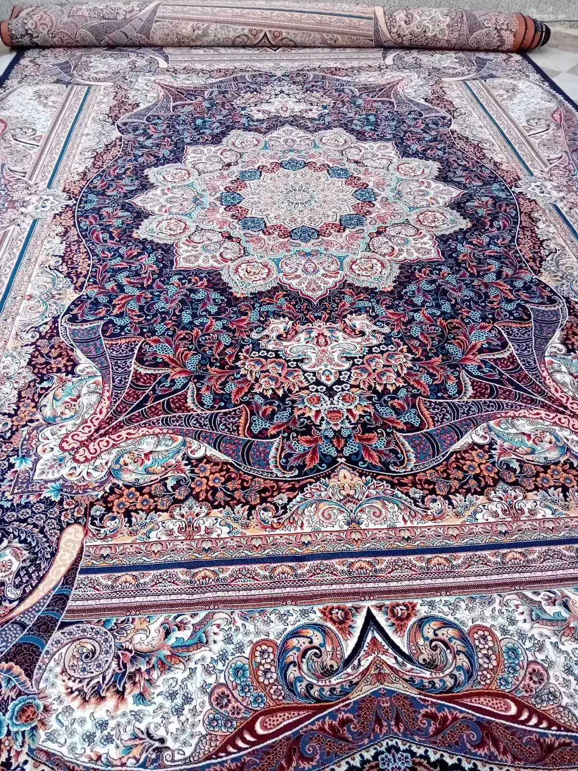 ۲عددقالی وفرش ۱۲متری ۷۰۰شانه تراکم ۲۲۵۰|فرش|اهواز, کوی علوی|دیوار