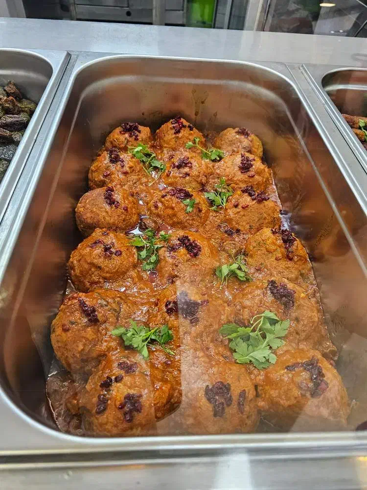 نیروی خدمات آقا|استخدام خدمات فروشگاه و رستوران|تهران, فرودگاه مهرآباد|دیوار