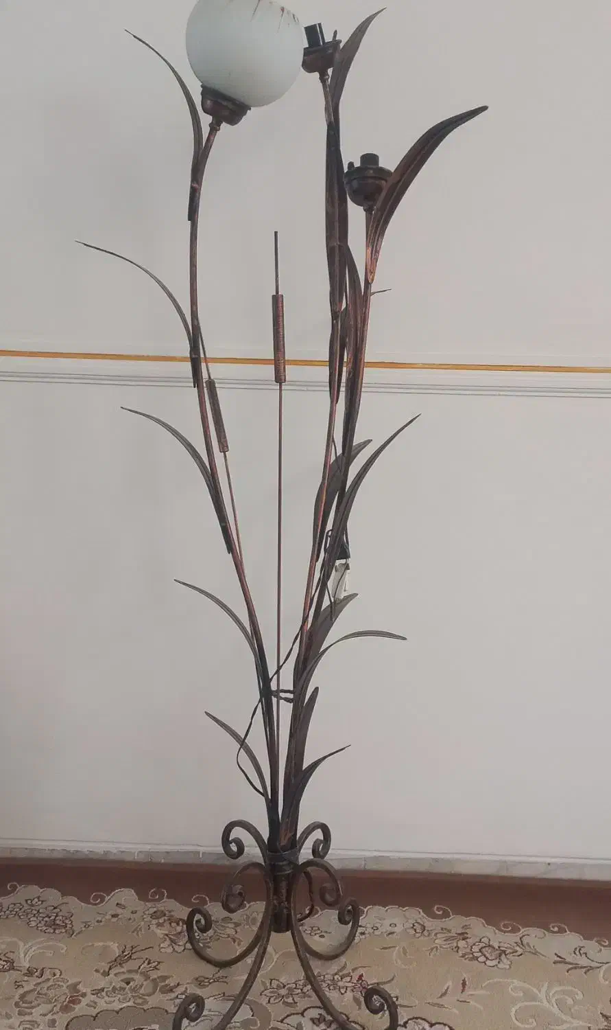 آواژور|چراغ خواب و آباژور|اصفهان, مسجد مصلی|دیوار