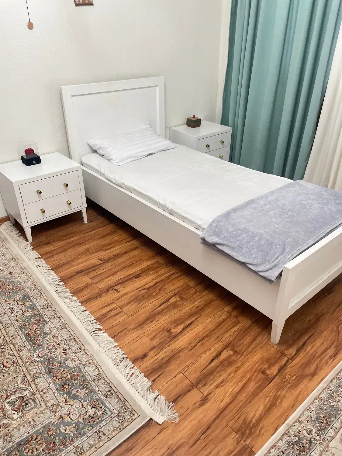 تخت خواب، پاتختی، میز آرایش و تشک|تخت و سرویس خواب|تهران, اکباتان|دیوار