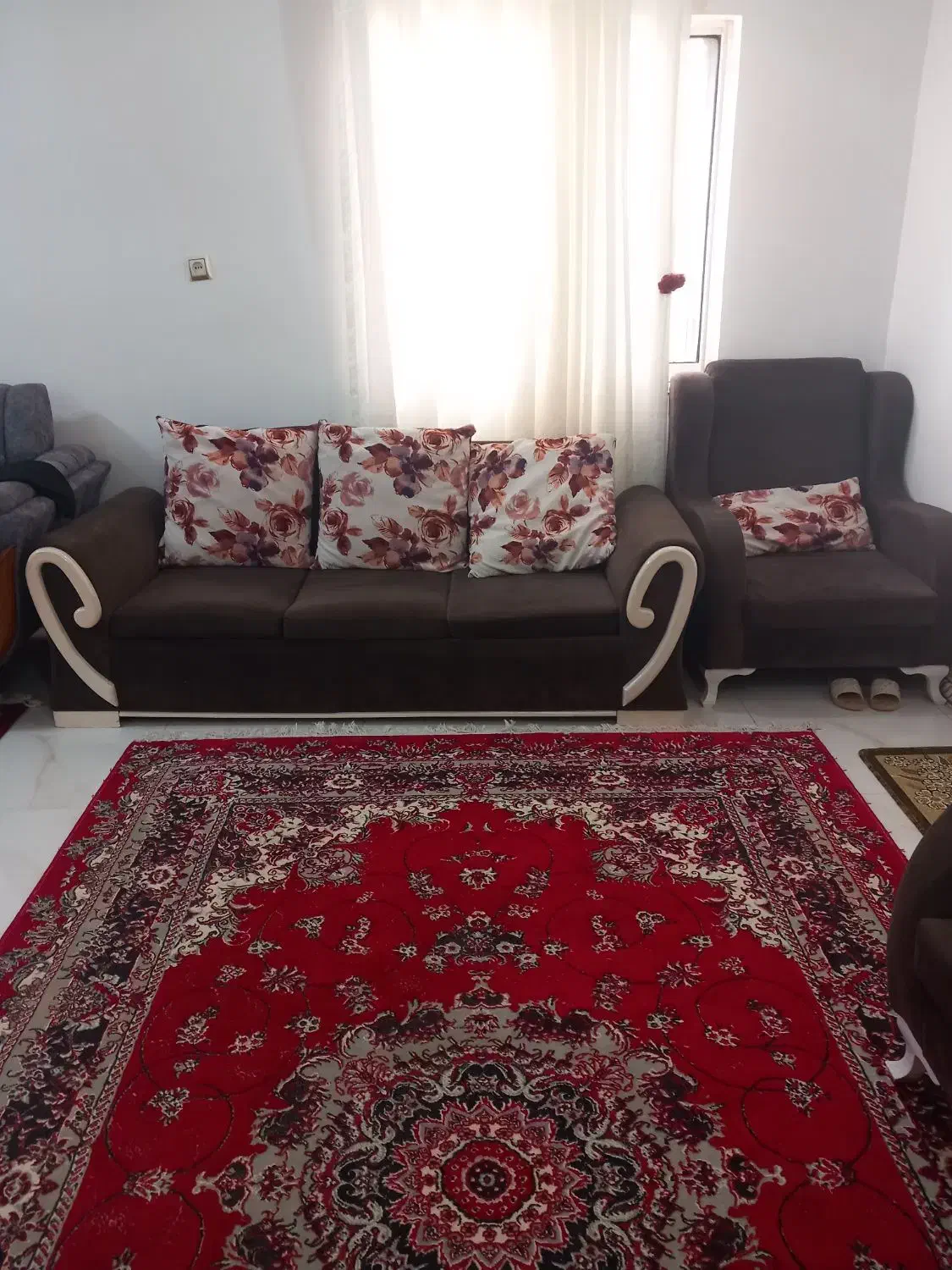 مبلمان ۵ نفره با در حد نو بدون پارگی بفروش میرسه|مبلمان خانگی و میز عسلی|فومن, |دیوار