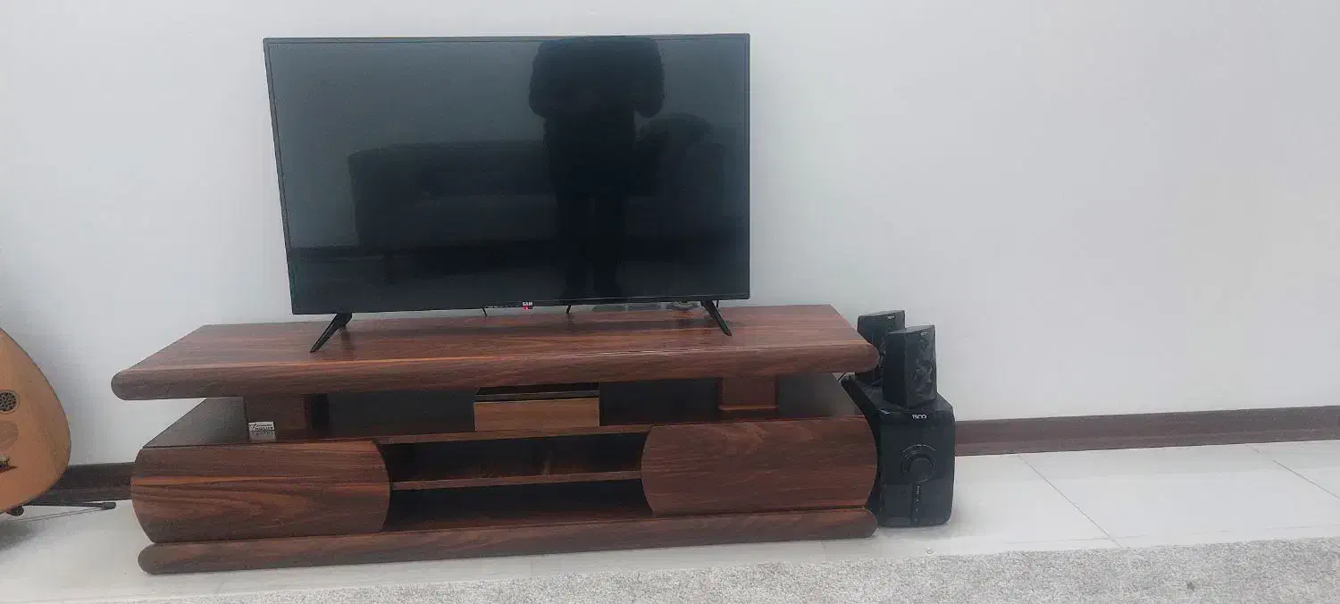 فروش تلوزیون و میز|تلویزیون و پروژکتور|قم, قلعه عموحسین|دیوار