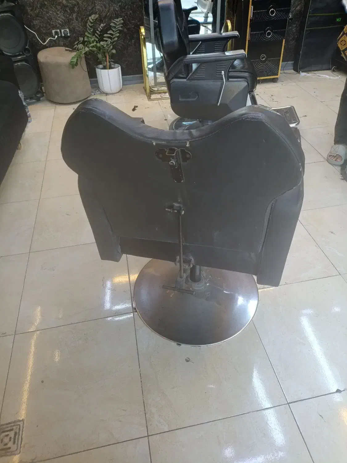 صندلی آرایشگاه|آرایشگاه و سالن‌های زیبایی|بندرعباس, |دیوار