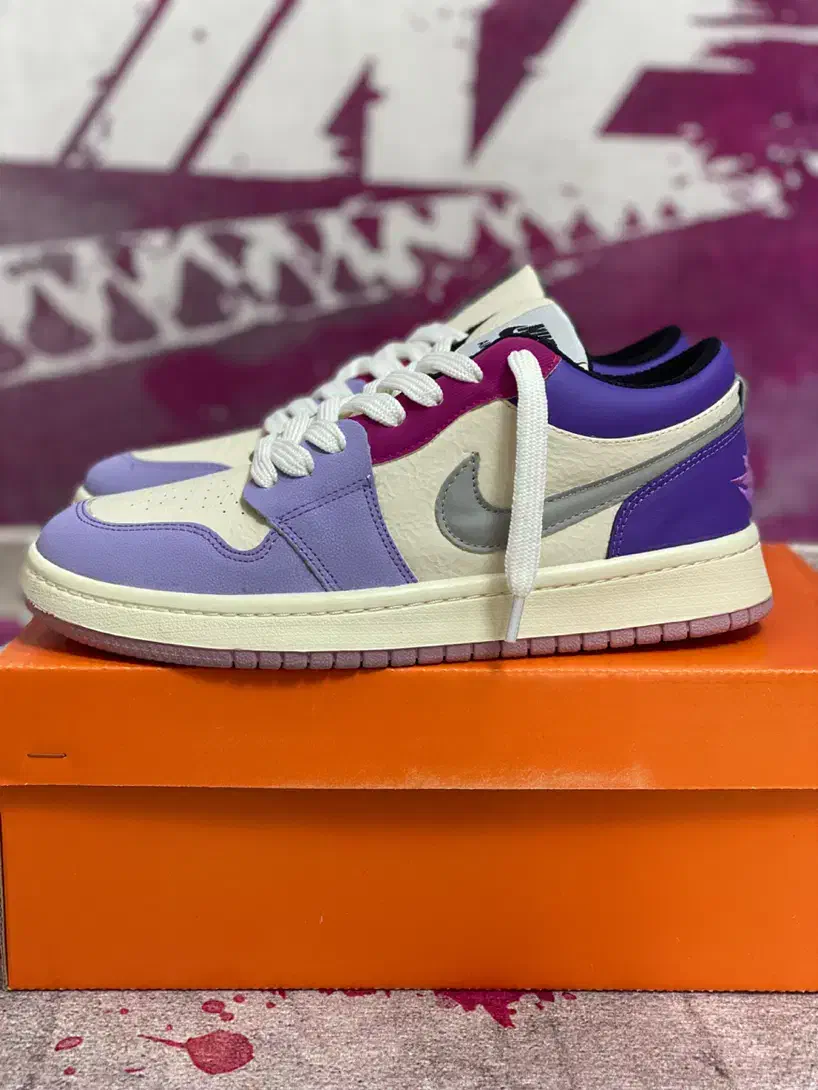 نایک دخترانه|کیف، کفش، کمربند|هشتگرد, هشتگرد قدیم|دیوار