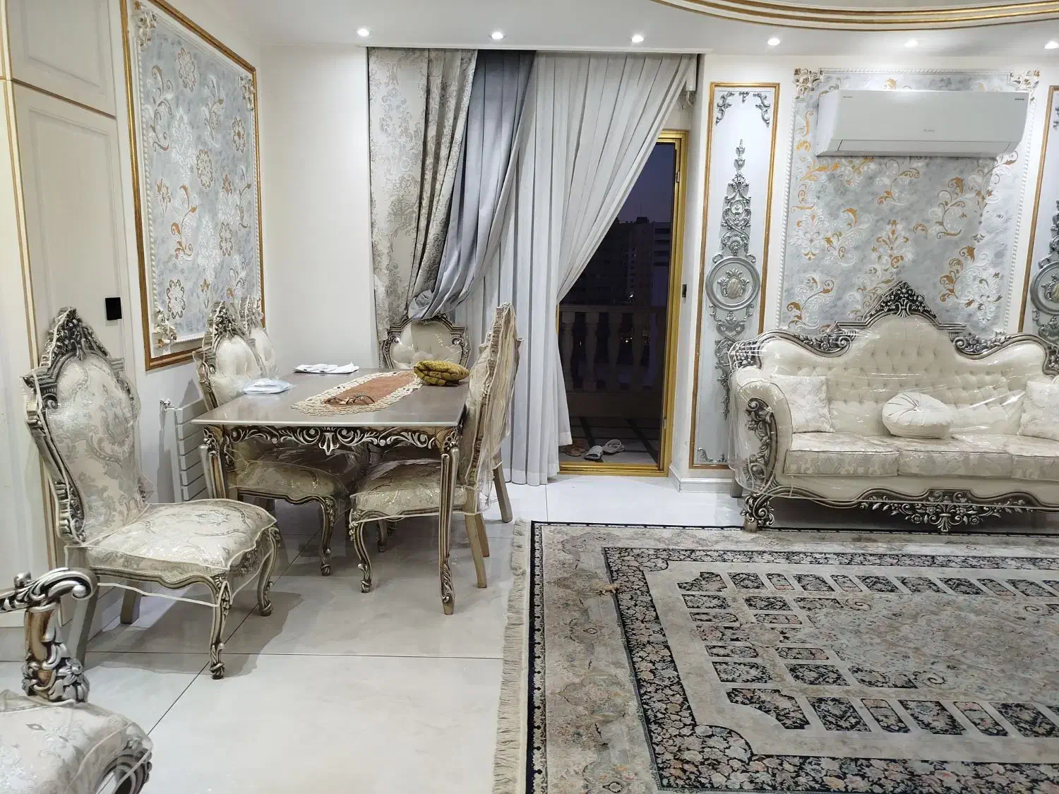 مبل سلطنتی|مبلمان خانگی و میز عسلی|شیراز, فرهنگ شهر|دیوار