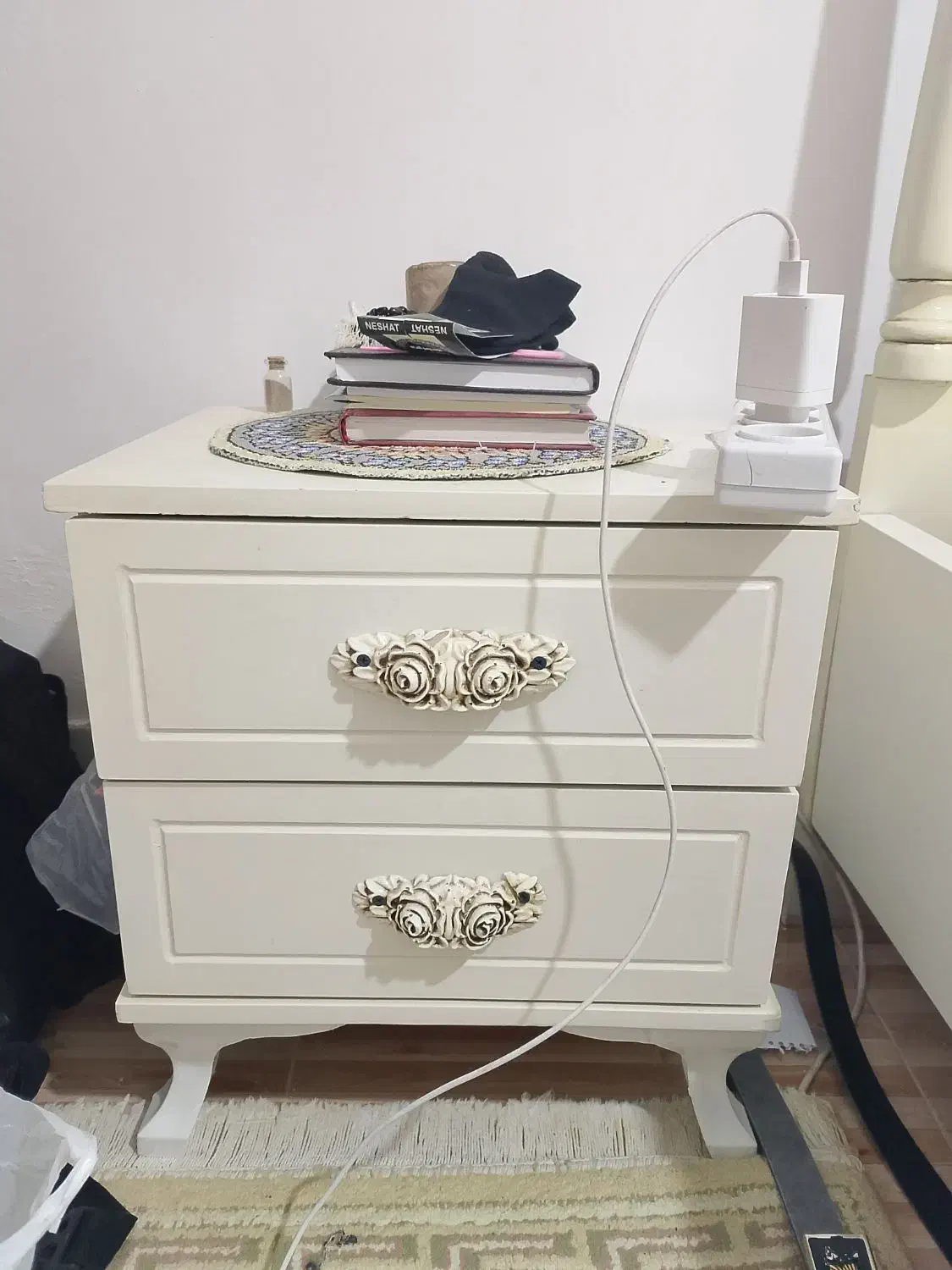 تخت و پاتختی|تخت و سرویس خواب|آشخانه, |دیوار