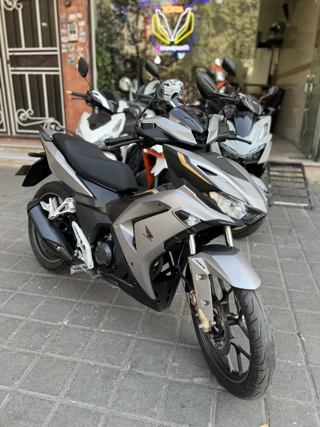 هندا وینر۱۵۰مدل۴۰۳ لاکی لوکیsym185 mxking|موتورسیکلت|تهران, بیسیم|دیوار