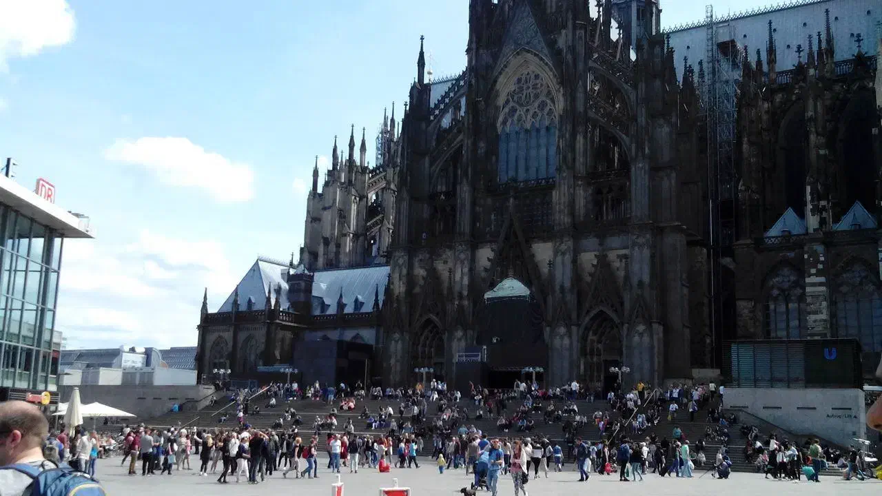 مدرس خصوصی آلمانی|خدمات آموزشی|اصفهان, باغ دریاچه|دیوار