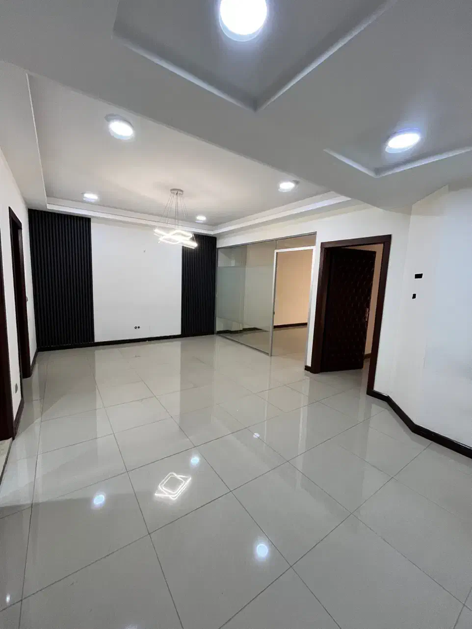 شمال جردن/۹۰متر اداری/دفترکار/مطب/تابلوخور|فروش دفتر کار، اتاق اداری، مطب|تهران, امانیه|دیوار