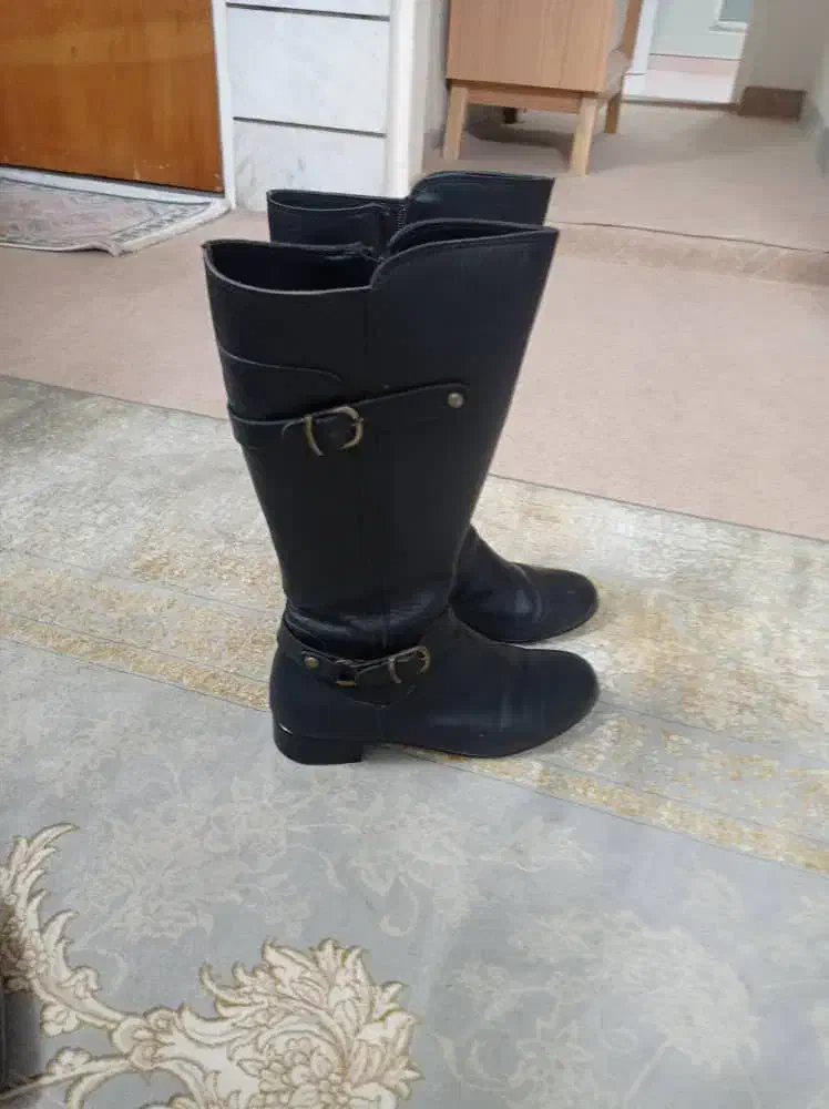 کفش|کیف، کفش، کمربند|هشتگرد, خور|دیوار