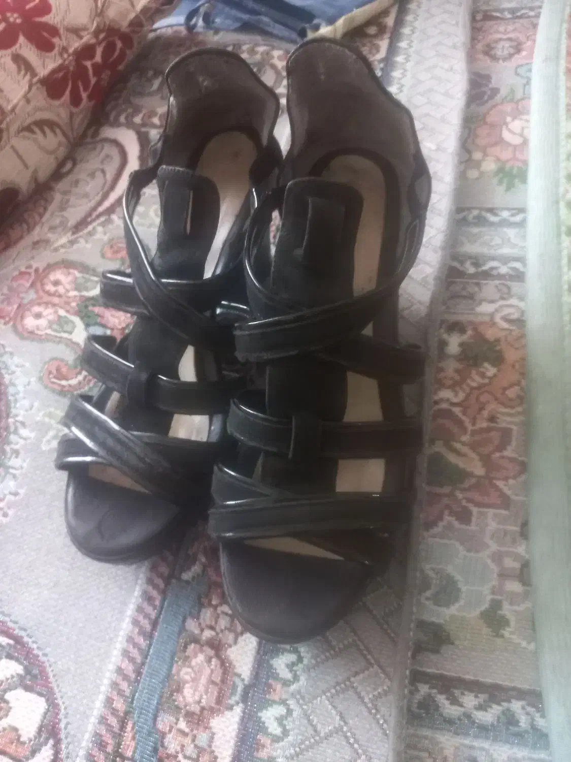 کفش مجلسی|کیف، کفش، کمربند|نیشابور, مازول|دیوار