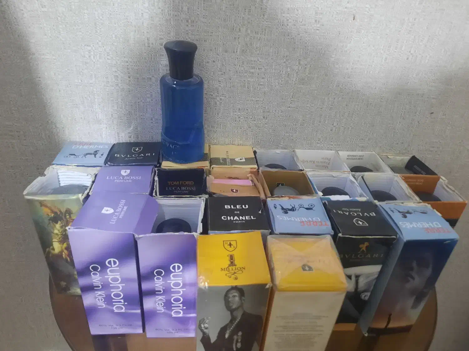 ادکلن|آرایشی، بهداشتی، درمانی|پرند, فاز ۶|دیوار