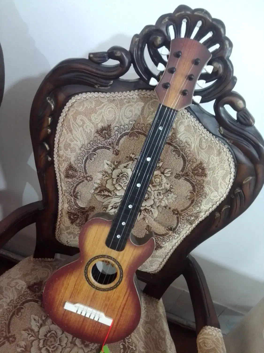 گیتار کلاسیک|گیتار، بیس، امپلیفایر|خوی, |دیوار