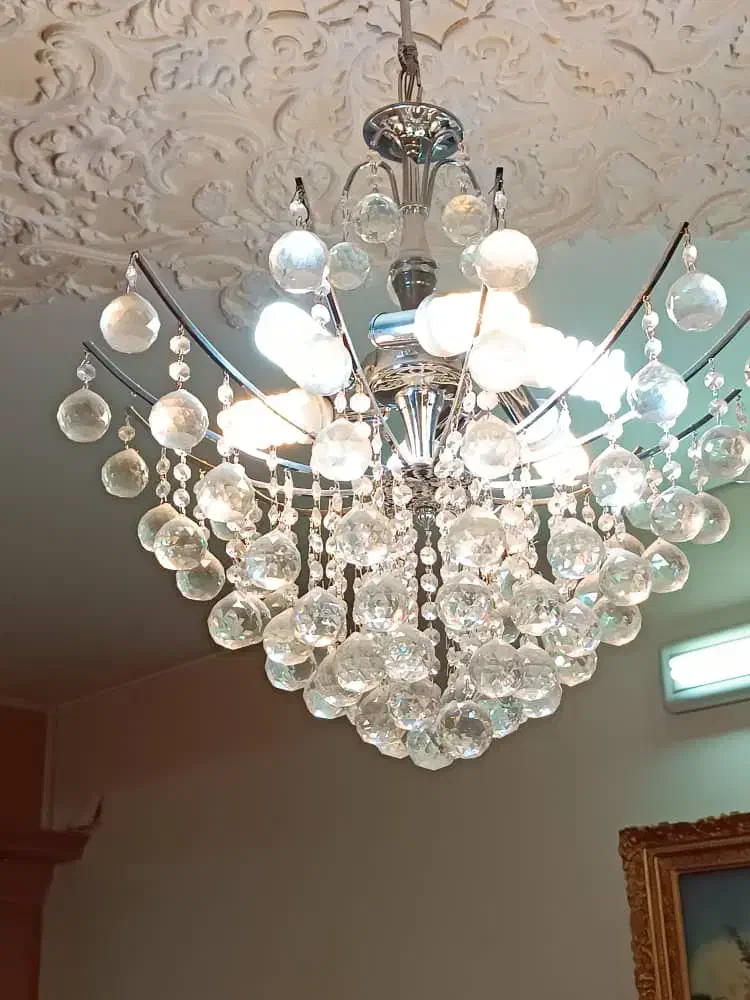 لوستر|لوستر و چراغ آویز|شیراز, اصلاح‌نژاد|دیوار