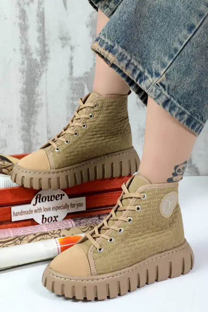 نیم ساق (نیم بوت|کیف، کفش، کمربند|تبریز, |دیوار