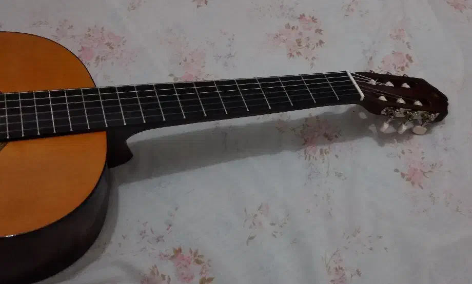 Yamaha C40|گیتار، بیس، امپلیفایر|کرمانشاه, |دیوار