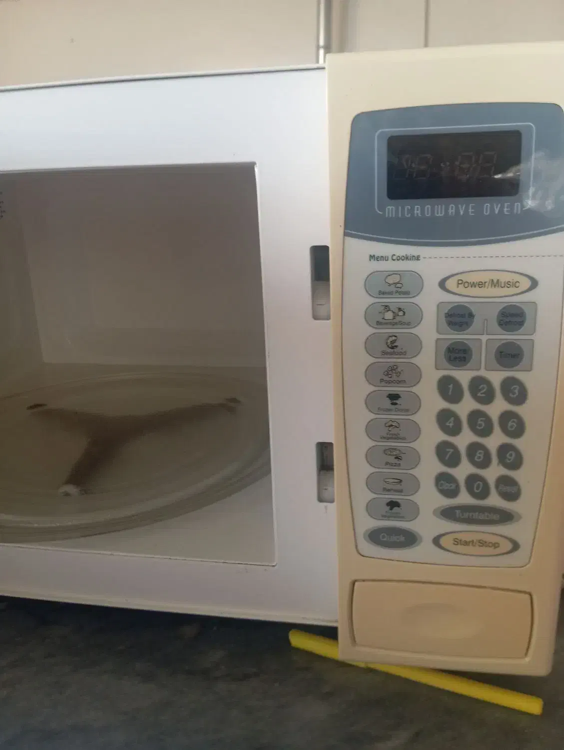 ماکروفر در حد نو|اجاق گاز و لوازم برقی پخت‌وپز|بروجرد, |دیوار