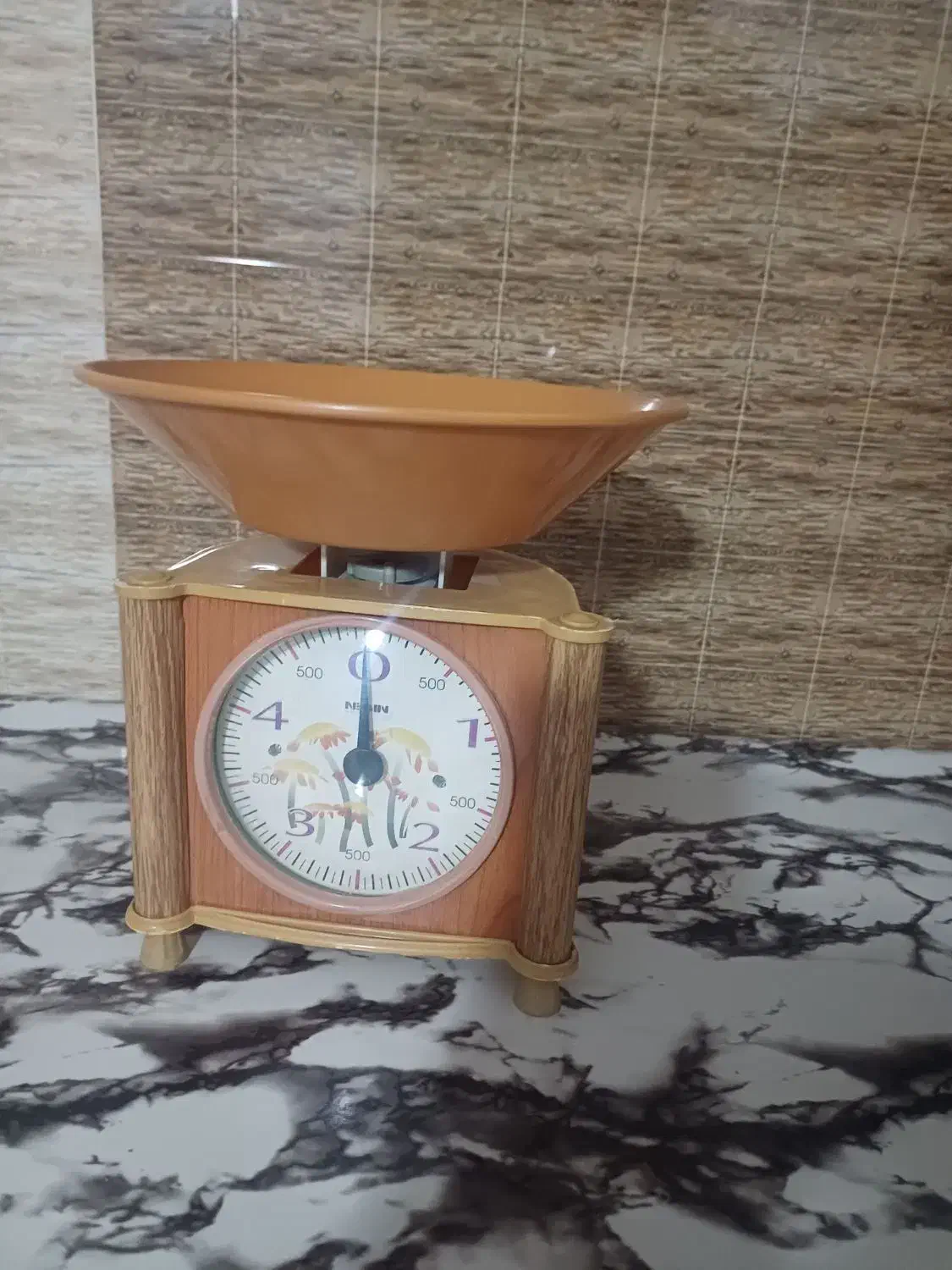 ترازو|ظروف پخت‌وپز|بروجرد, |دیوار