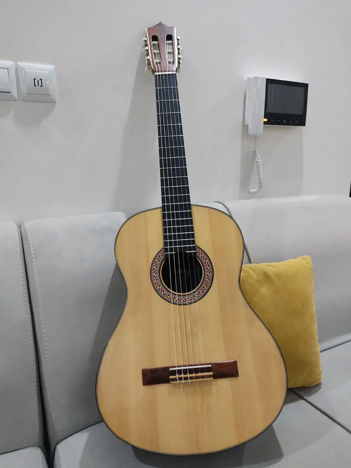 گیتار کلاسیک|گیتار، بیس، امپلیفایر|سنندج, |دیوار