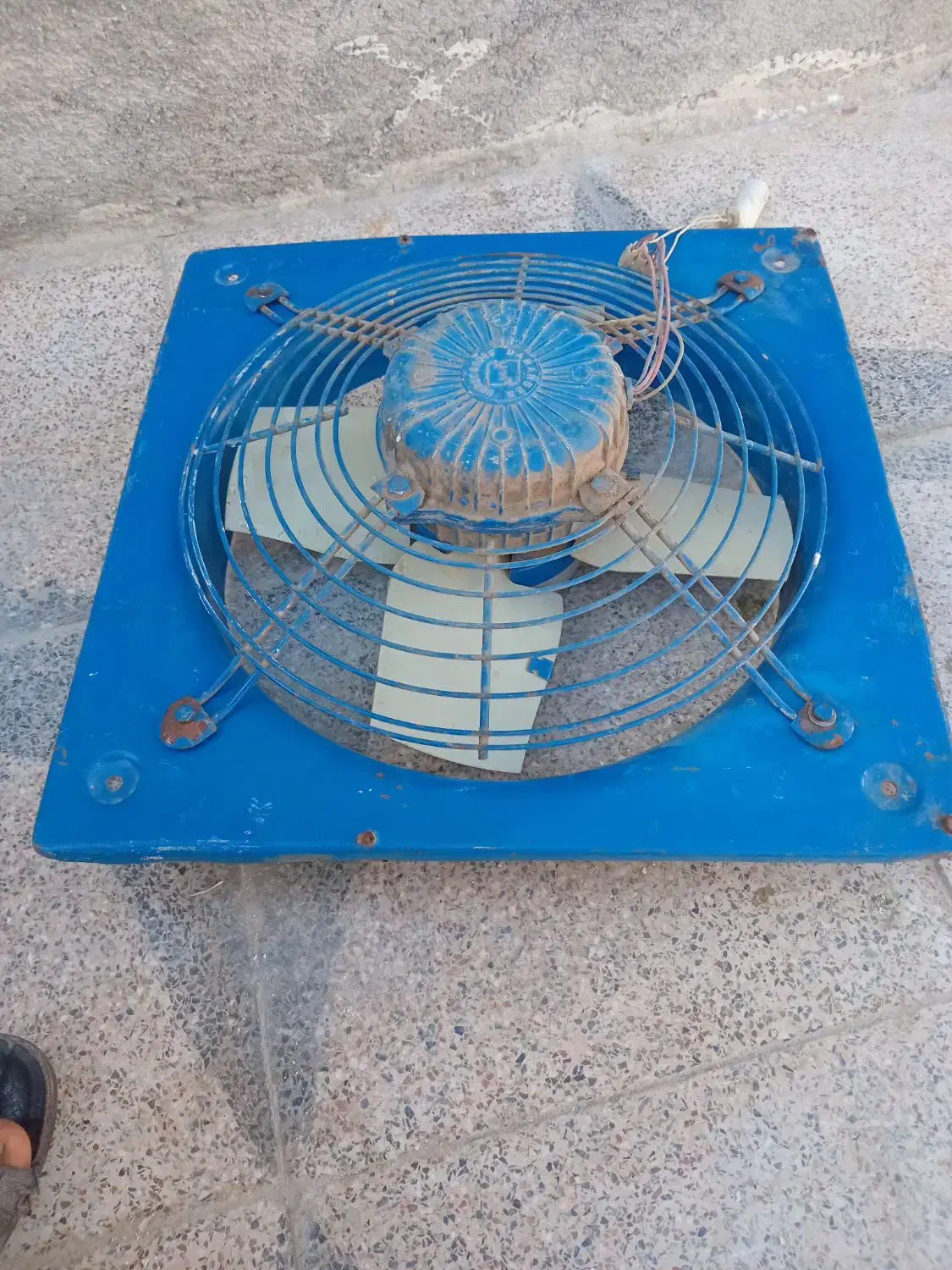 فن تهویه هوا|پنکه و تصفیهکنندهٔ هوا|فیروزآباد (فارس), |دیوار