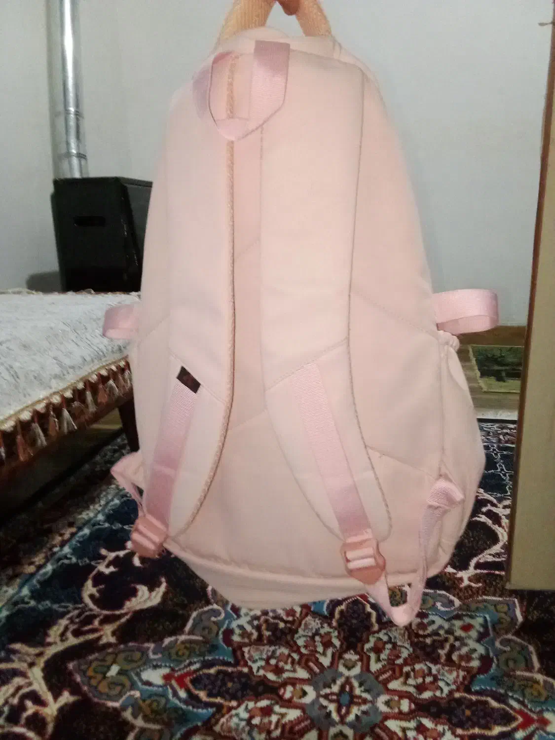 کیف مدرسه|کیف، کفش، کمربند|رشت, فخب|دیوار