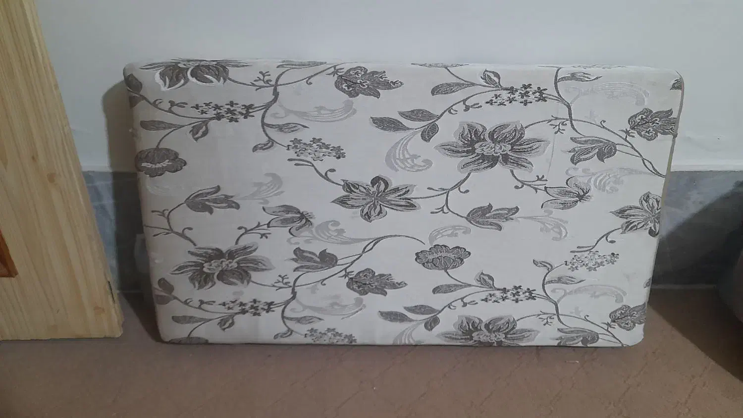 ۴ جفت مخته|پشتی|اصفهان, خواجه عمید|دیوار