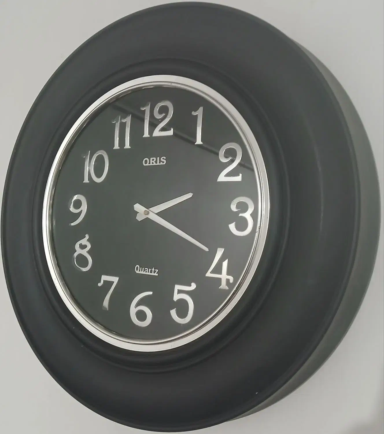 تعداد ۱ عدد ساعت دیواری کاملا سالم وکم کارکرد|ساعت|کبودرآهنگ, |دیوار