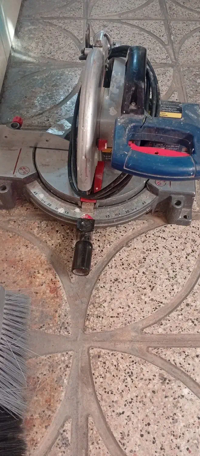 فارسی بر توسن|ابزارآلات|مشهد, گرجی علیا|دیوار