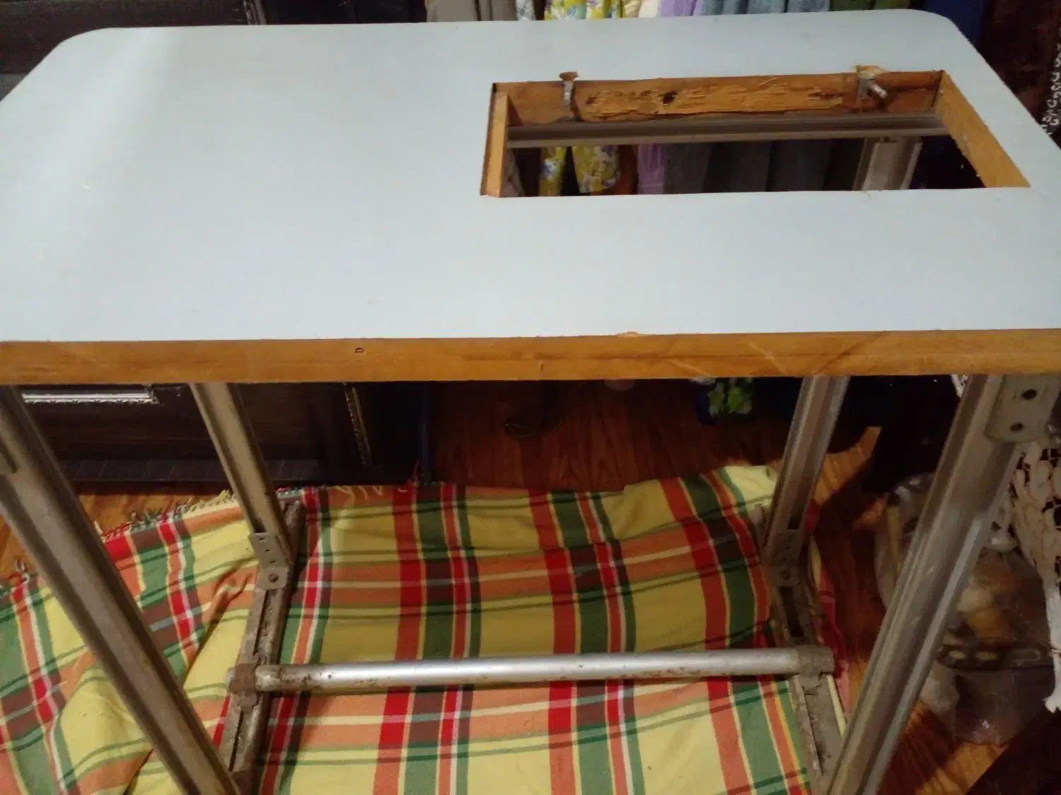 میز چرخ خیاطی|چرخ خیاطی و ریسندگی|ساری, |دیوار