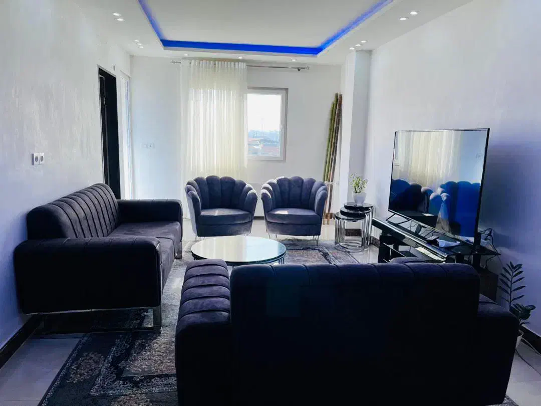 مبل ۷ نفره و جلو مبلی و میز عسلی|مبلمان خانگی و میز عسلی|ساری, |دیوار