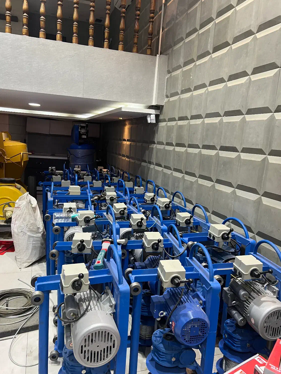 فروش انواع بالابر و خلاطه ساختمانی و ابزارالات|ماشین‌آلات صنعتی|یزد, |دیوار