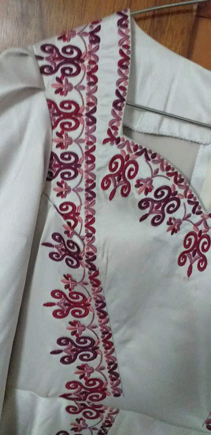 لباس عروس و پذیرایی عروس سنتی|لباس|گنبد کاووس, |دیوار