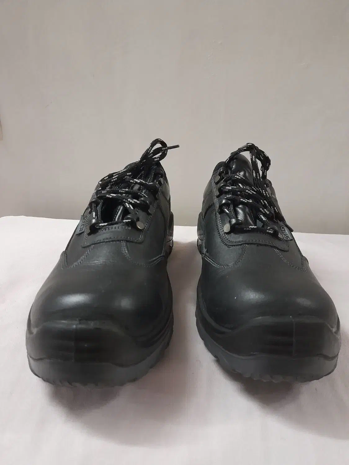 کفش ایمنی|کیف، کفش، کمربند|ایلخچی, |دیوار