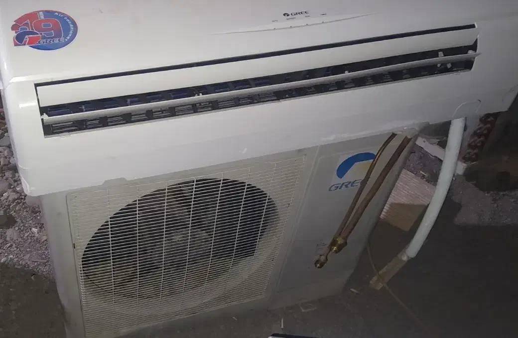 دو دستگاه اسپیلت ۳۰ گری و ۲۷ الجی|کولر گازی و فن‌کوئل|بم, |دیوار