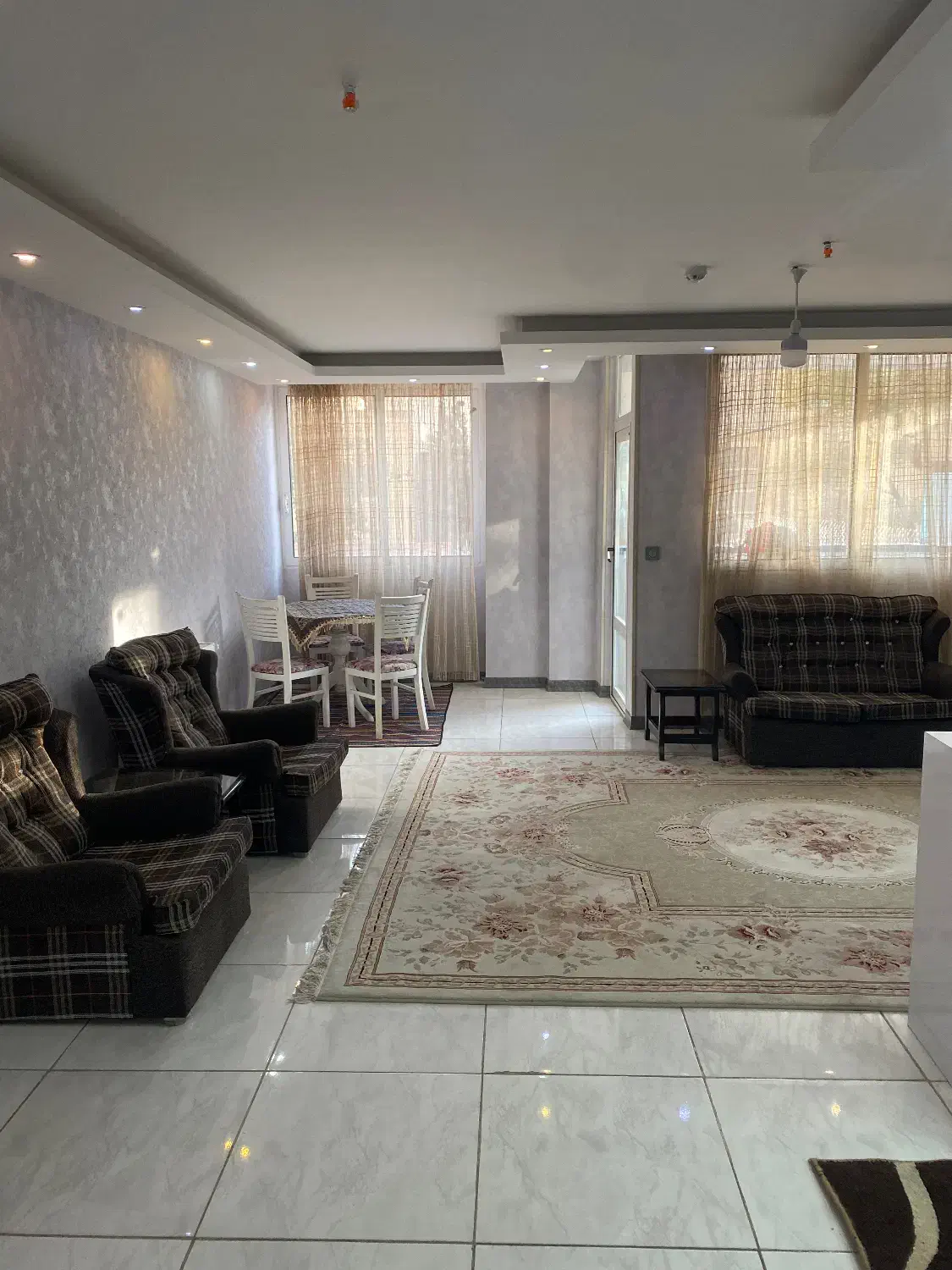 اجاره آپارتمان روزانه روبروی ترمینال کاوه تمیز|اجارهٔ کوتاه‌مدت آپارتمان و سوئیت|اصفهان, شیخ اشراق|دیوار