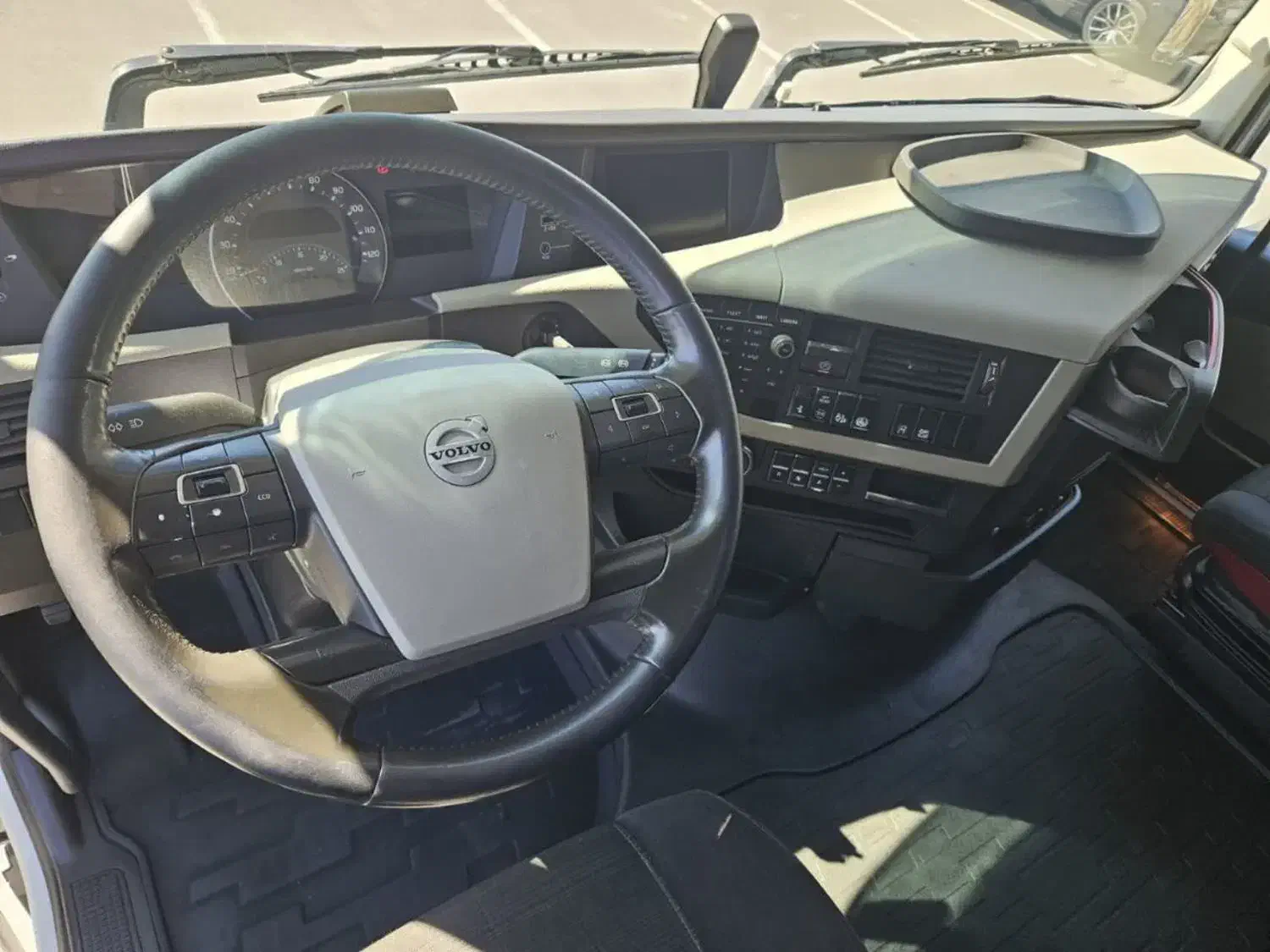 فروش انواع کشنده وارداتی،ولوو،رنو|خودرو سنگین|اسلام‌شهر, ملک‌آباد|دیوار