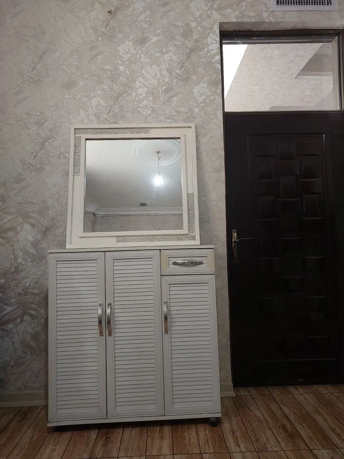 جاکفشی و آیینه|جاکفشی، کمد، دراور|بم, |دیوار